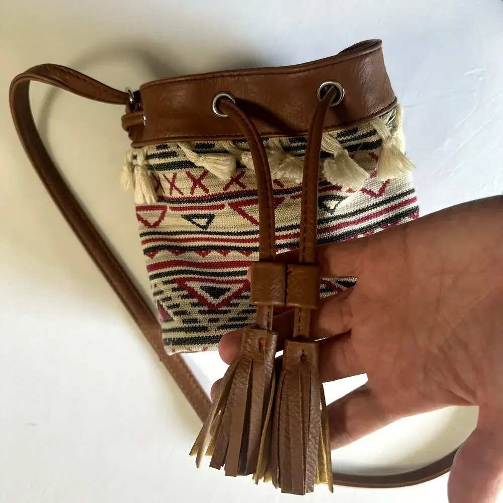 ❣️LOWEST PRICE❣️ Art Class Boho Crossbody Bucket Bag Aztec Print Satchel